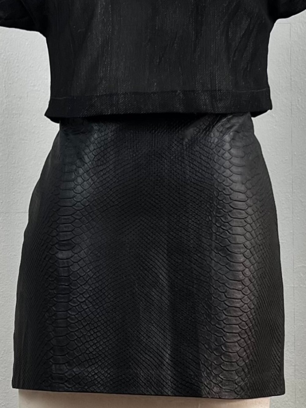 Alice + Olivia Neville Lamb Leather Mini Skirt | Black Snake Emboss | Size 4